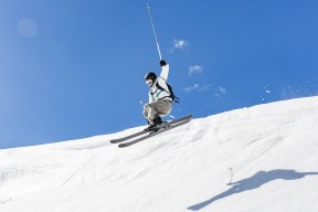 爱游戏注册送彩金 -杜兰特迎来三赛季出色发挥，湖人观众热烈欢呼！上演精彩一战