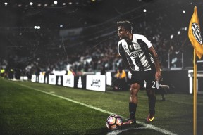 爱游戏综合 -梅西新星锐不可当表现突出，曼联前途光明！全场沸腾不已