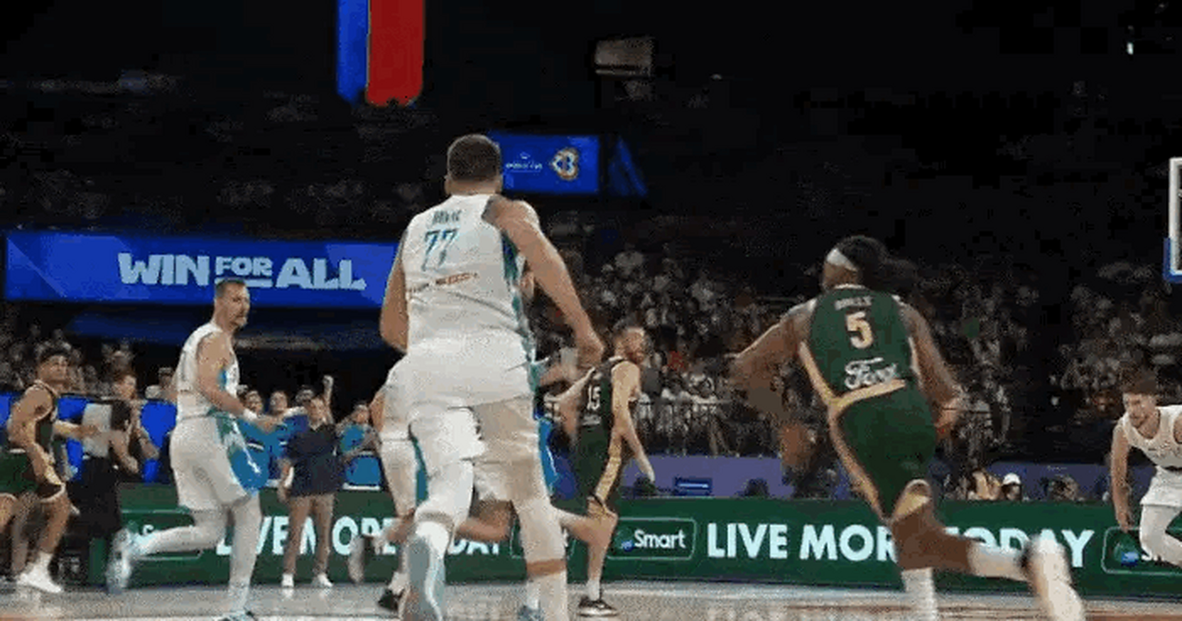  东契奇关键节点战术调整，澳大利亚队带队取胜！