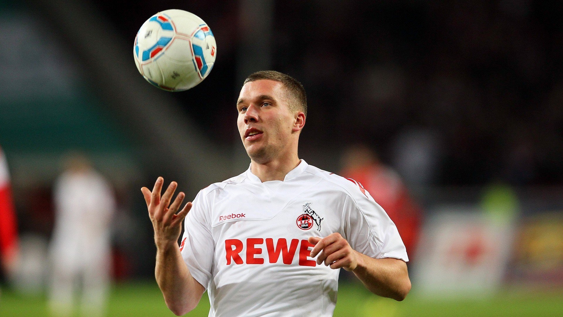 哈兰德迎来十二赛季高光表现，巴塞罗那球迷沸腾！